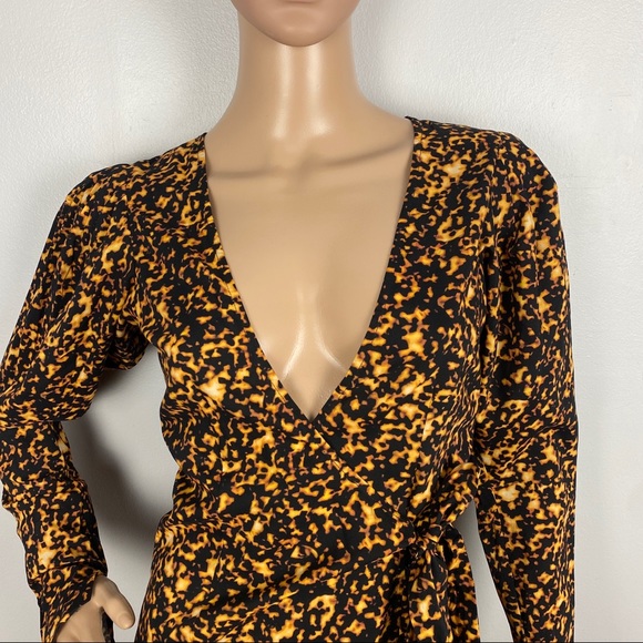 NEW WEWOREWHAT PRINTED WRAP MINI DRESS - Picture 3 of 8